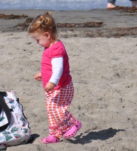 GirlOnBeach-10-19-09_01