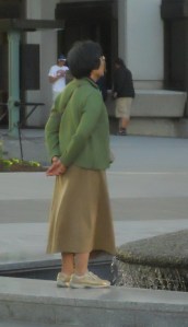 SaltLakeTemple-LadyLooking SaltLakeTemple-LadyLooking