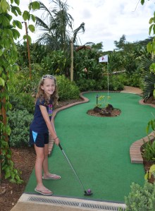 Lola-15-MiniGolf copy Lola-15-MiniGolf copy