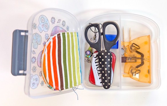 sandwich box with notions